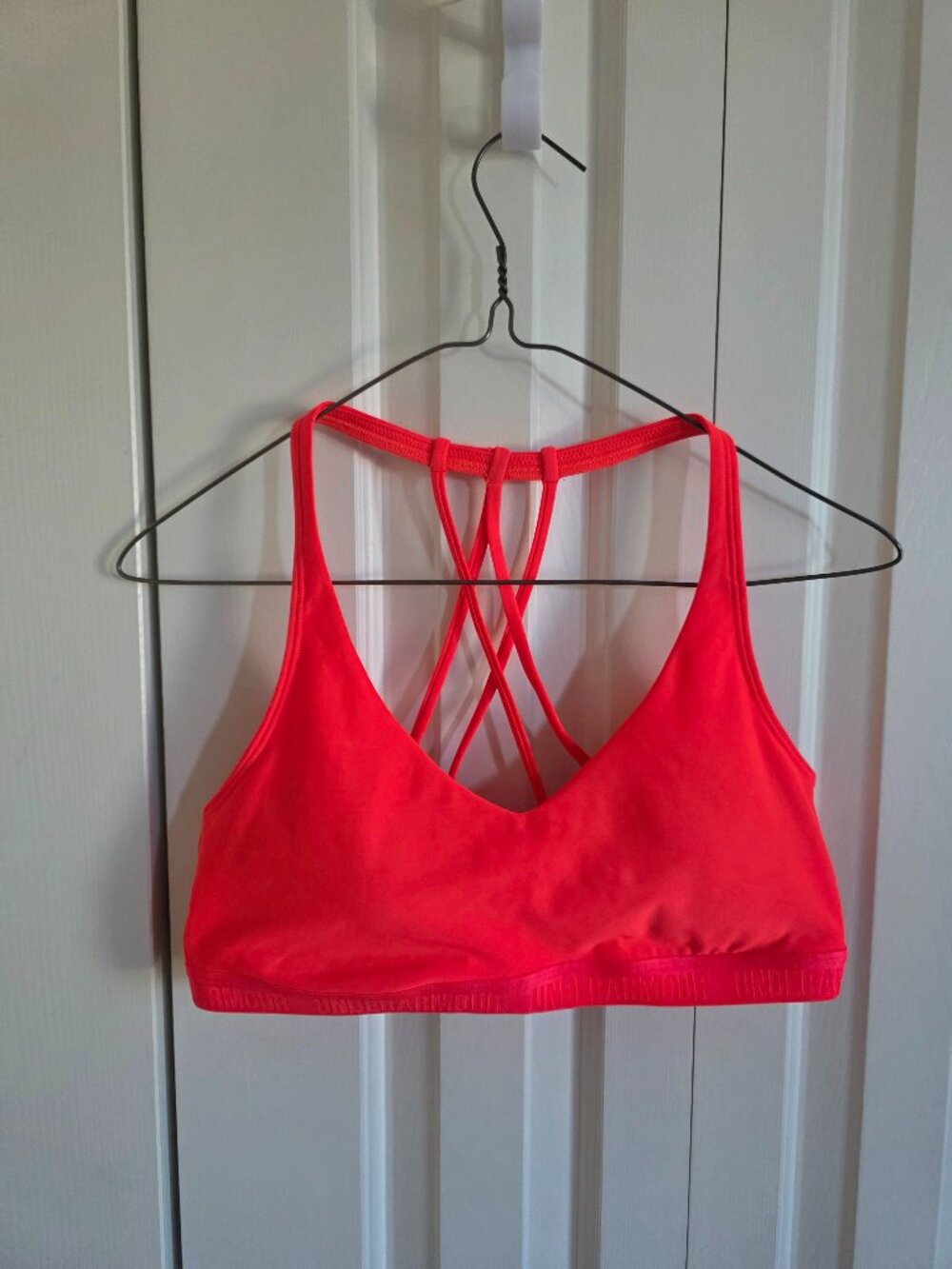 Women's Medium Under Armour Bright Red Sports Bra